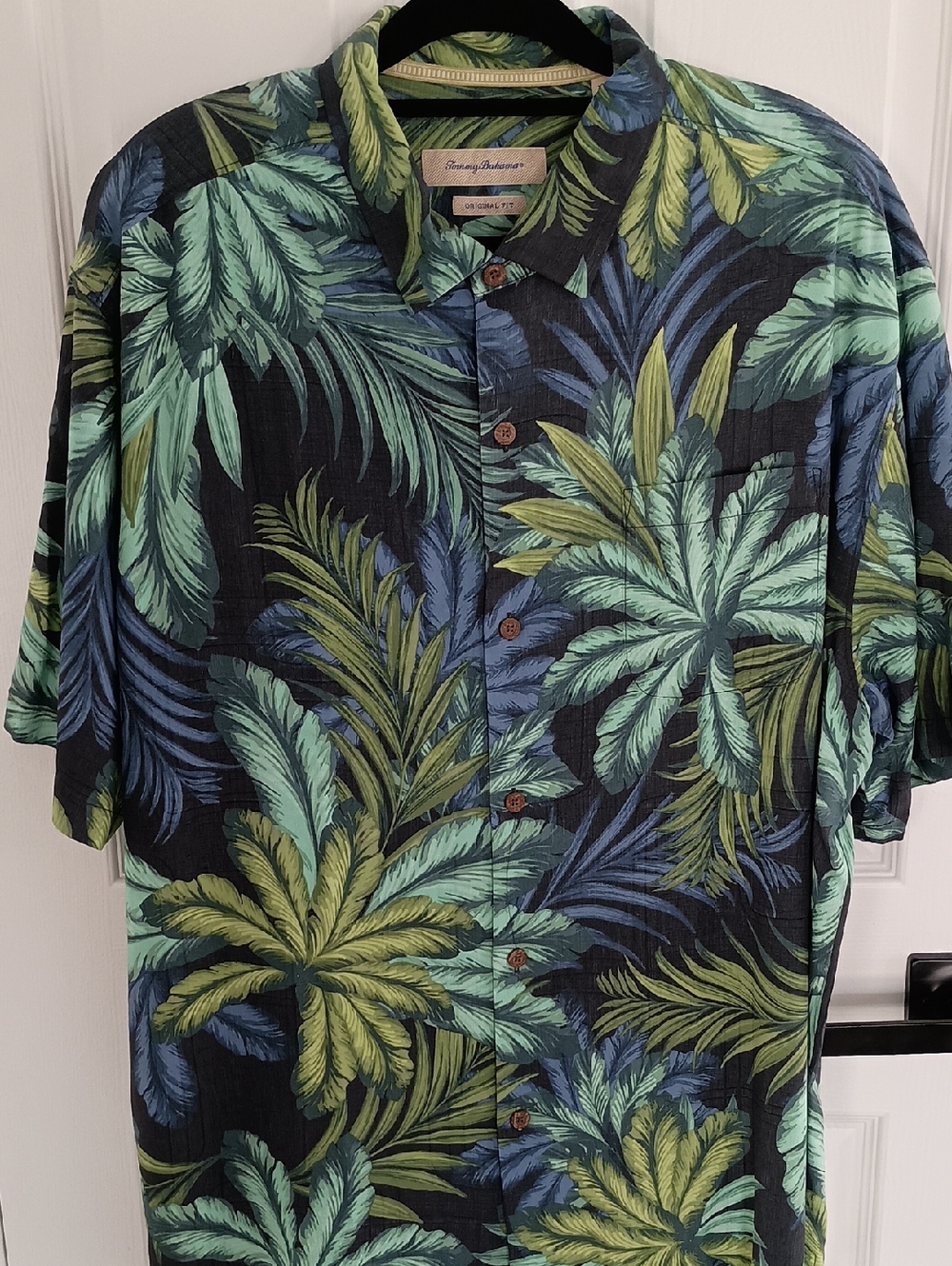 Tommy Bahama Black Short-Sleeve Shirt with Blue & Green Tropical Leaves. XXL New